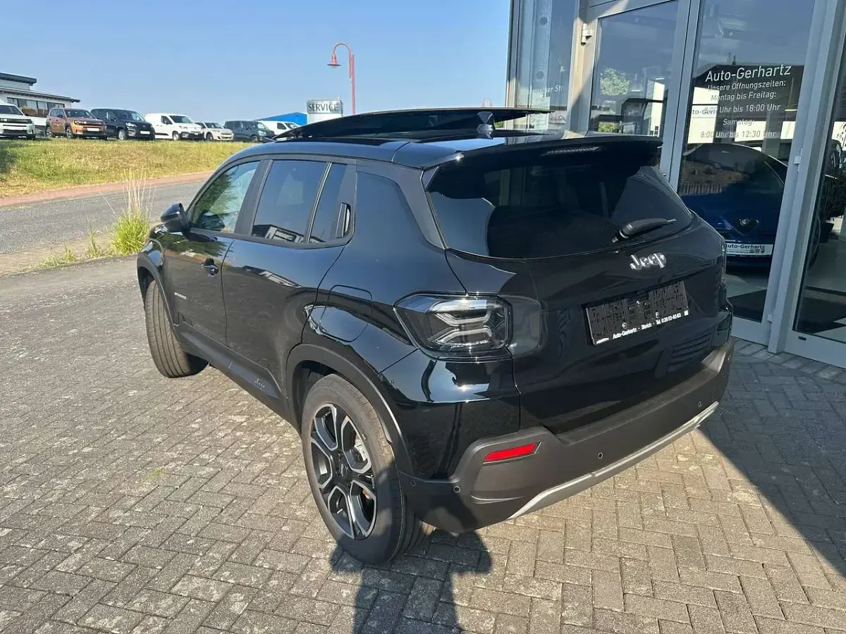 Neu Jeep Avenger Summit 101 PS (74 kW) 2025 Solid black clear coat SUV