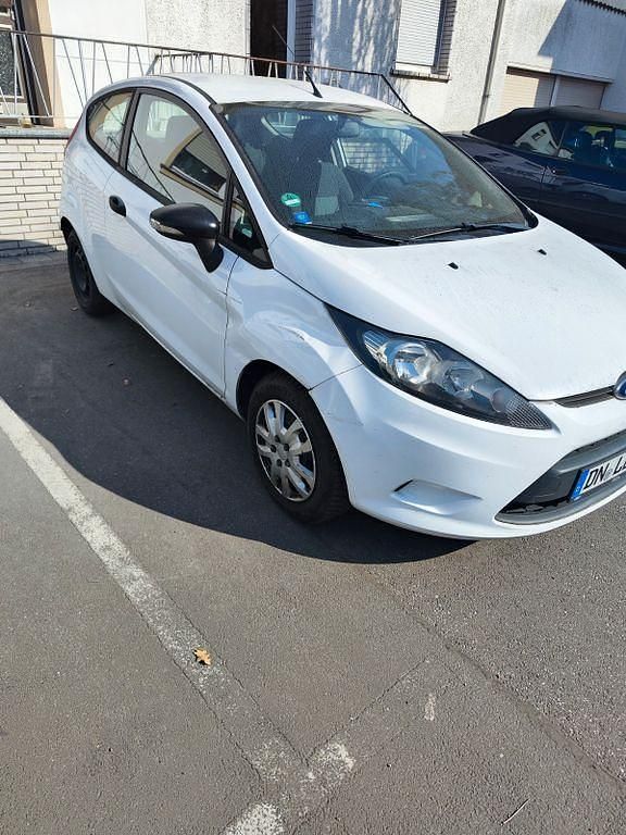 Gebraucht Ford Fiesta Trend 60 PS (44 kW) 2012 Weiß Kleinwagen