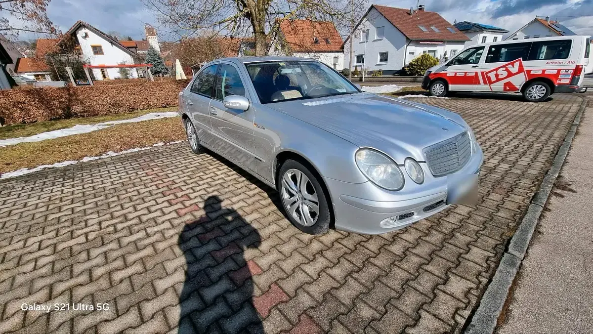 Second-hand Mercedes E220 150 CP (110 kW) 2002 Argintiu Berlinǎ