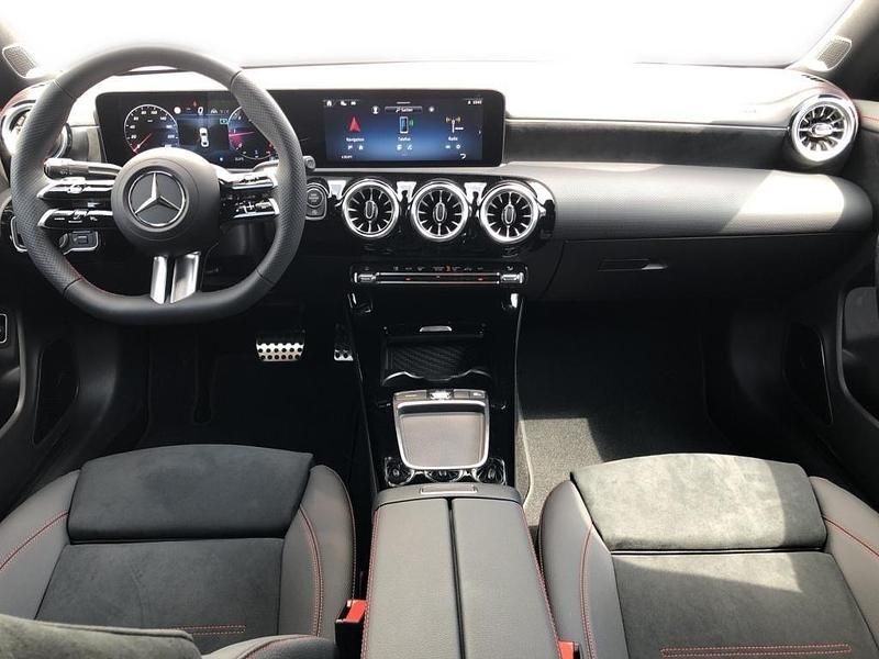 Gebraucht Mercedes CLA220 Night 190 PS (139 kW) 2024 Weiß Limousine