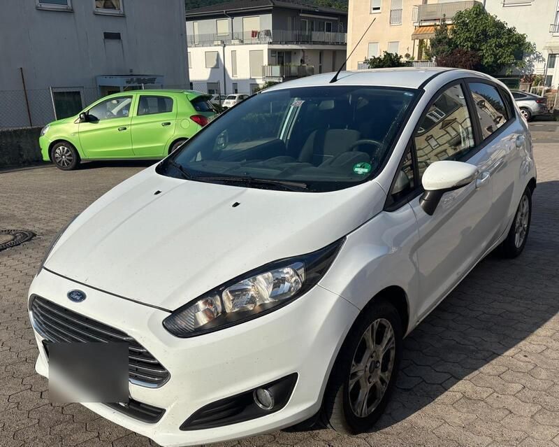 Weiß Gebraucht 2013 Ford Fiesta Kleinwagen | 4.900 € (Guter Preis) - Bild 1/4