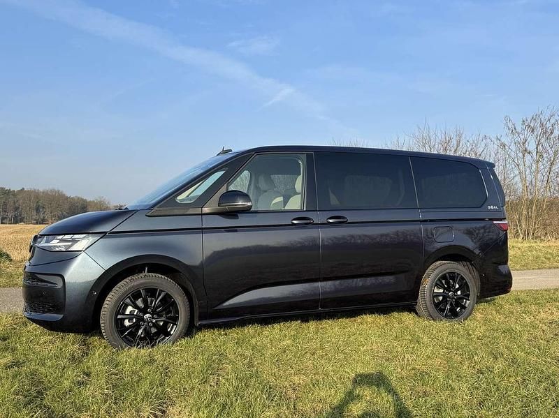 Blau Gebraucht 2025 VW Multivan Goal Van | 57.200 € (Teuer) - Bild 1/4