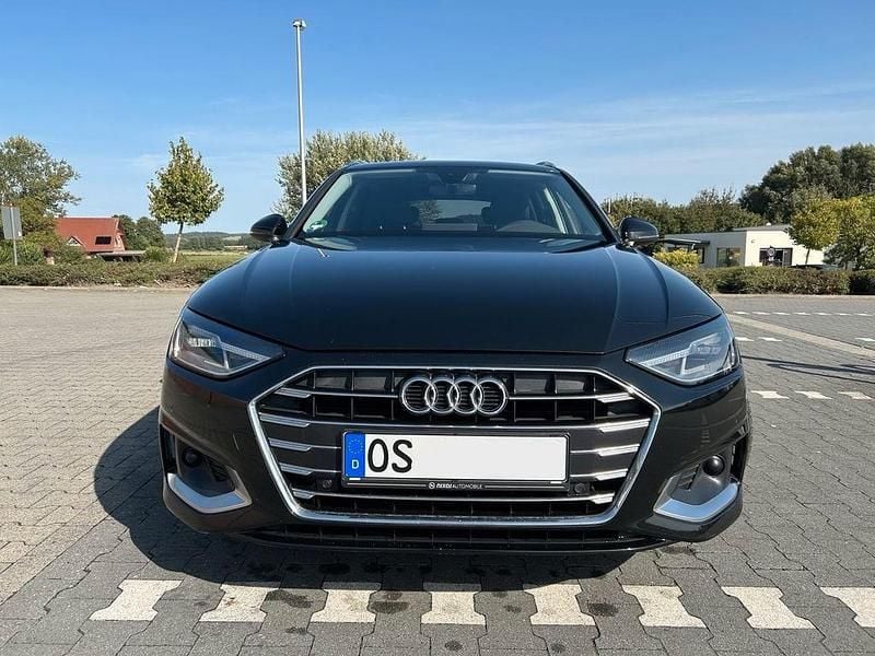 Schwarz Gebraucht 2020 Audi A4 Ambiente Kombi | 22.490 € (Superpreis) - Bild 1/4
