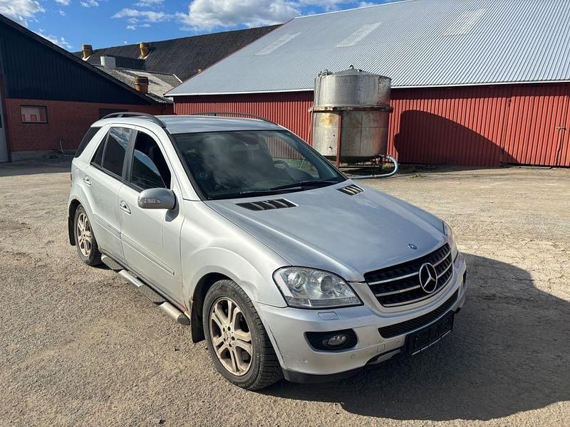 Gebraucht Mercedes ML320 224 PS (164 kW) 2007 Silber SUV