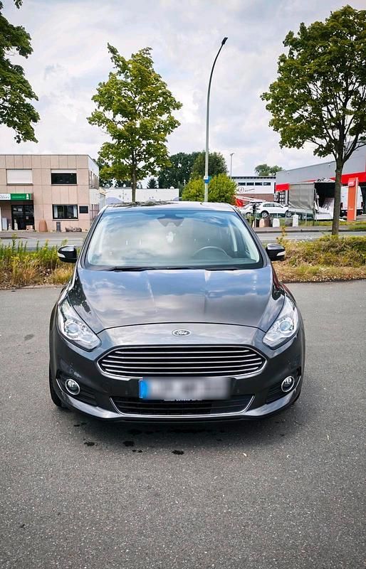 Andere außenfarben Gebraucht 2016 Ford S-MAX Titanium Van / Kleinbus | 17.000 € (Fairer Preis) - Bild 1/4
