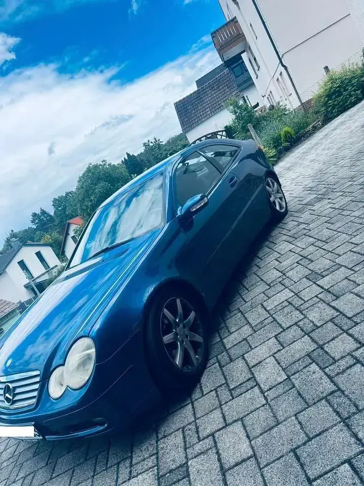 Gebraucht Mercedes C200 163 PS (119 kW) 2002 Blau Coupé