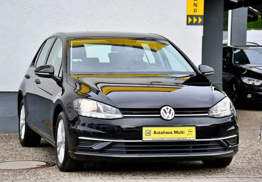 Gebraucht VW Golf VII Comfortline 150 PS (110 kW) 2020 Deep black Limousine
