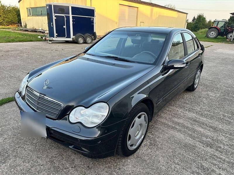 Grau Gebraucht 2001 Mercedes C240 Elegance Limousine | 1.900 € - Bild 1/4