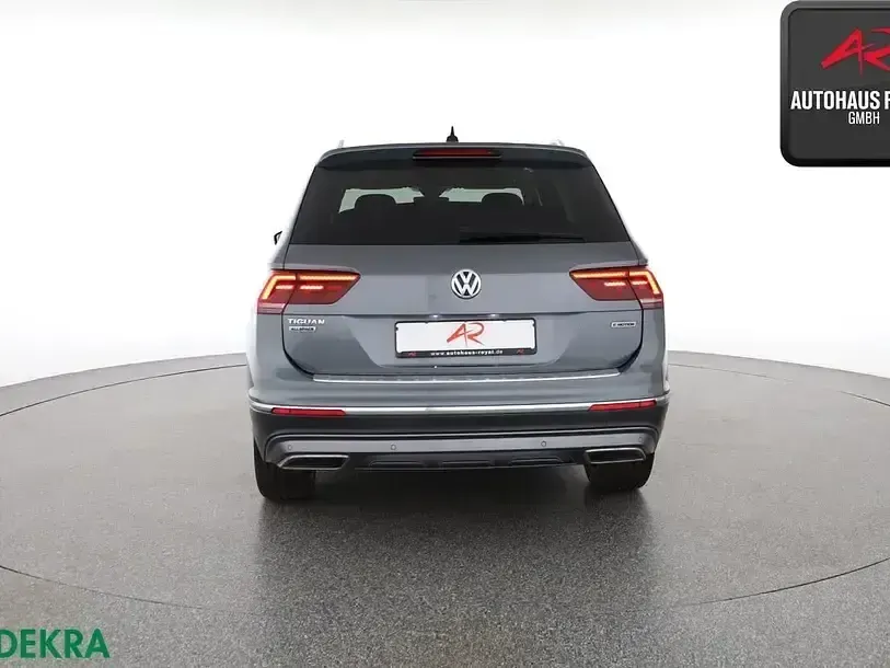 Gebraucht VW Tiguan Allspace Highline 239 PS (175 kW) 2019 Platinum grey SUV