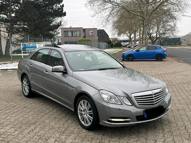 Gebraucht Mercedes E250 204 PS (150 kW) 2012 Grau Limousine