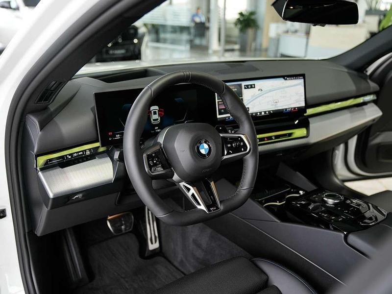 Gebraucht BMW 520 M Sport 208 PS (152 kW) 2025 Mineralweiss Kombi