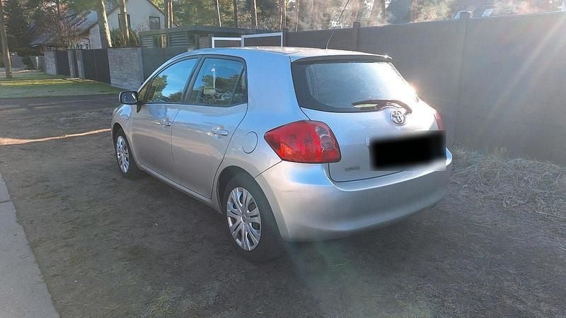 Gebraucht Toyota Auris 97 PS (71 kW) 2009 Silber Kleinwagen