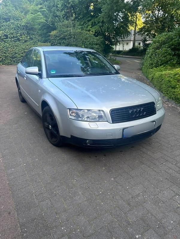 Silber Gebraucht 2002 Audi A4 Limousine | 750 € (Superpreis) - Bild 1/4