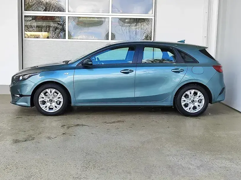Usado Kia Ceed Play 120 CV (88 kW) 2023 Gris Utilitario