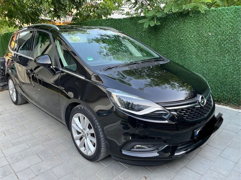 Schwarz Gebraucht 2016 Opel Zafira Van / Kleinbus | 11.150 € (Fairer Preis) - Bild 1/4