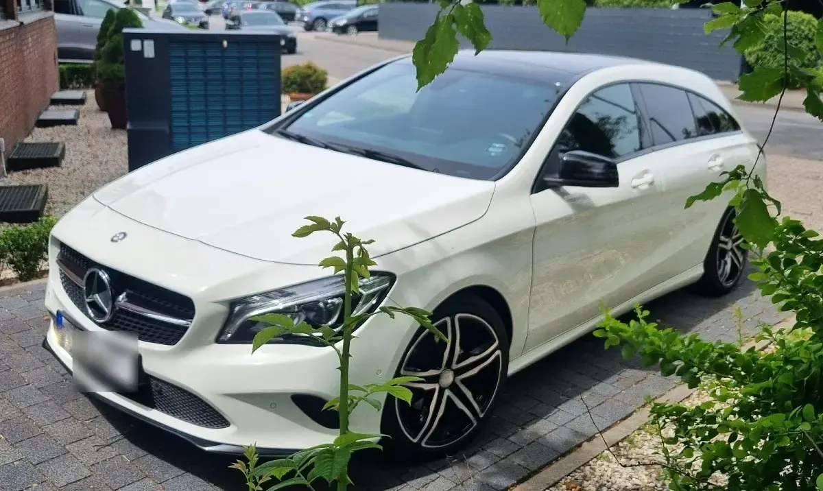 Gebraucht Mercedes CLA180 Shooting Brake 122 PS (89 kW) 2016 Weiß Kombi