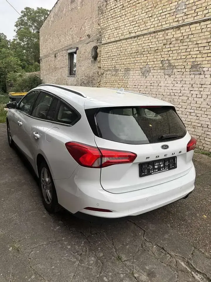 Gebraucht Ford Focus Cool & Connect 101 PS (74 kW) 2019 Weiß Kombi