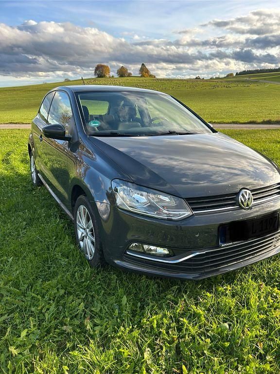 Grau Gebraucht 2015 VW Polo Life Kleinwagen | 7.180 € (Guter Preis) - Bild 1/4