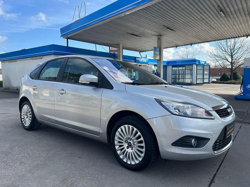 Gebraucht Ford Focus Titanium 125 PS (91 kW) 2008 Silber Limousine