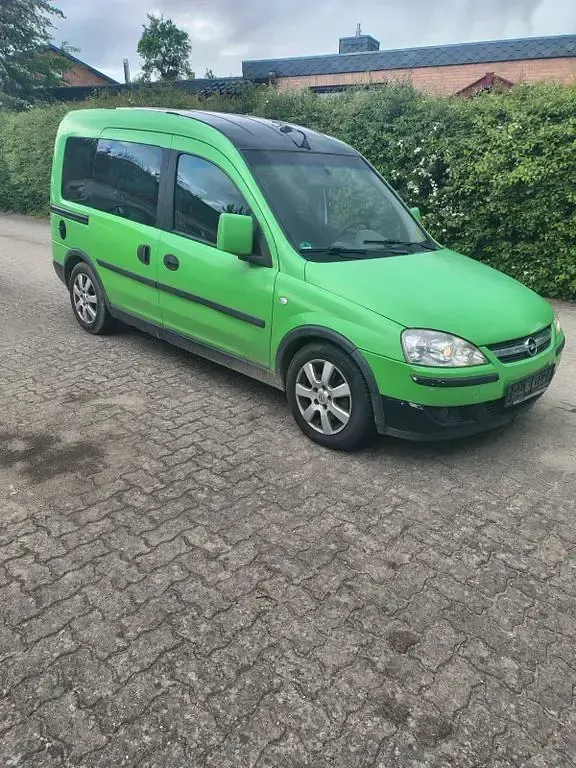 Używany Opel Combo Edition 101 KM (74 kW) 2009 Zielony Minivan