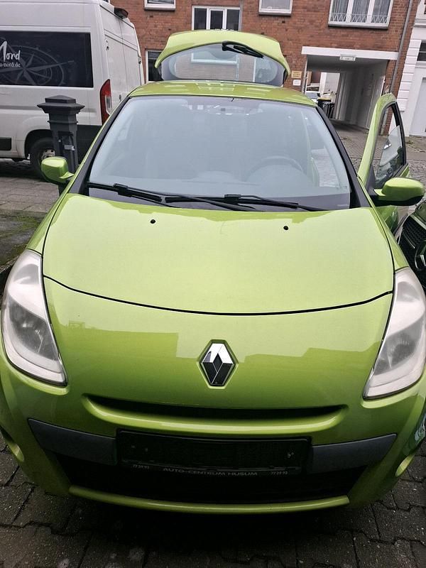 Grün Gebraucht 2011 Renault Clio II Kleinwagen | 2.750 € - Bild 1/4