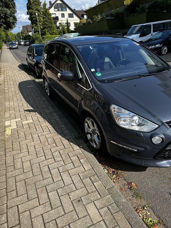 Grau Gebraucht 2013 Ford S-MAX Titanium S Van / Kleinbus | 9.900 € (Fairer Preis) - Bild 1/4