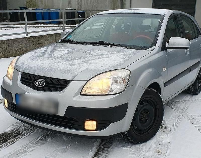 Silber Gebraucht 2006 Kia Rio Kleinwagen | 2.200 € (Etwas zu teuer) - Bild 1/4