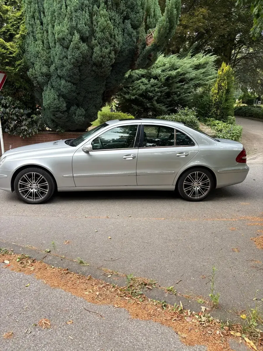 Gebraucht Mercedes E320 224 PS (164 kW) 2005 Silber Limousine