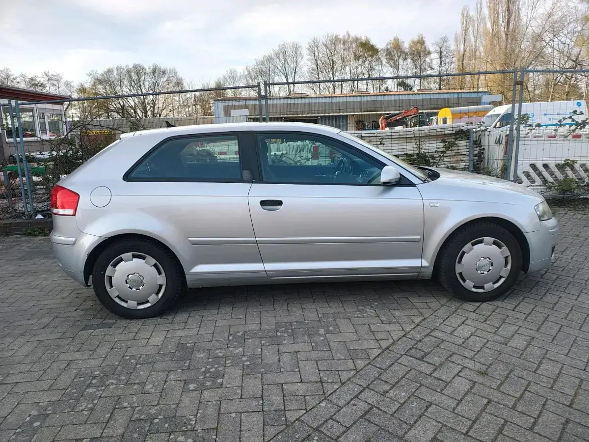 Second-hand Audi A3 140 CP (102 kW) 2005 Argintiu Hatchback