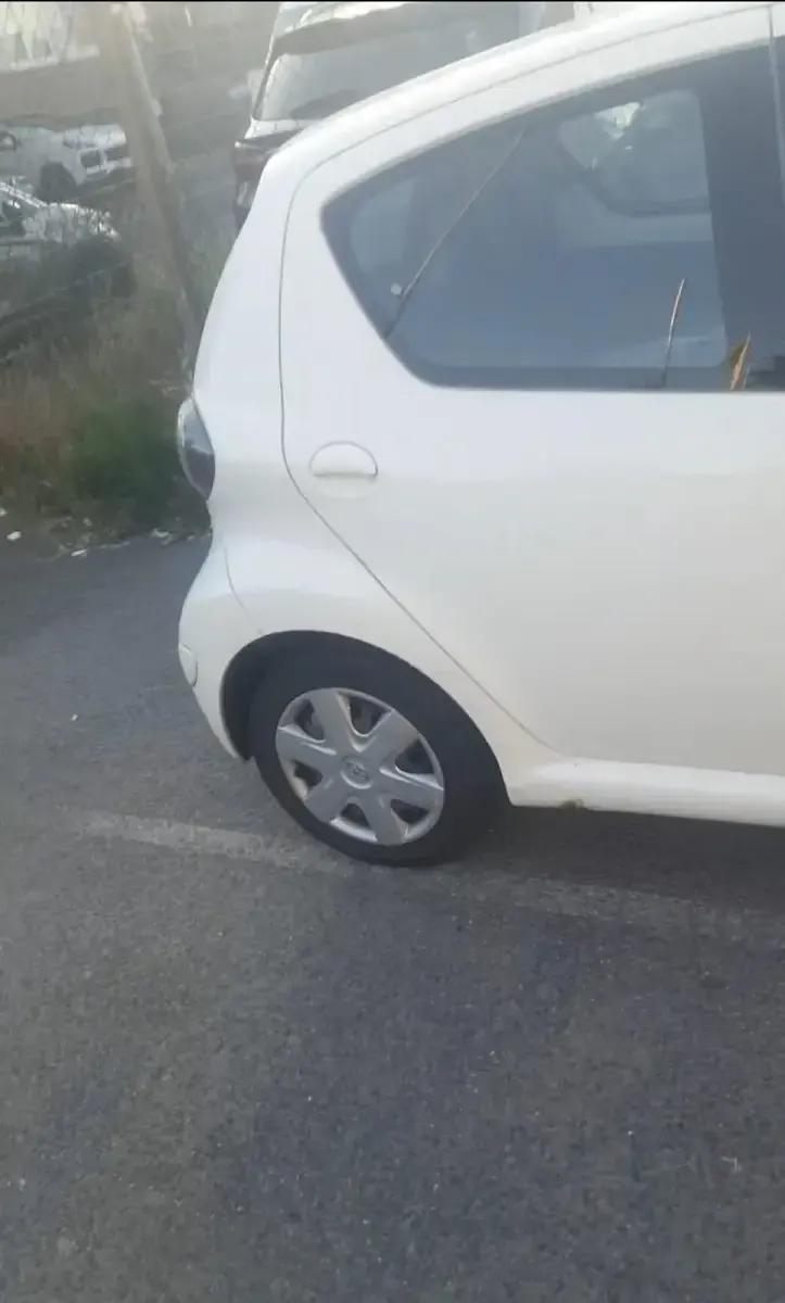 Gebraucht Toyota Aygo 68 PS (50 kW) 2011 Weiß Kleinwagen