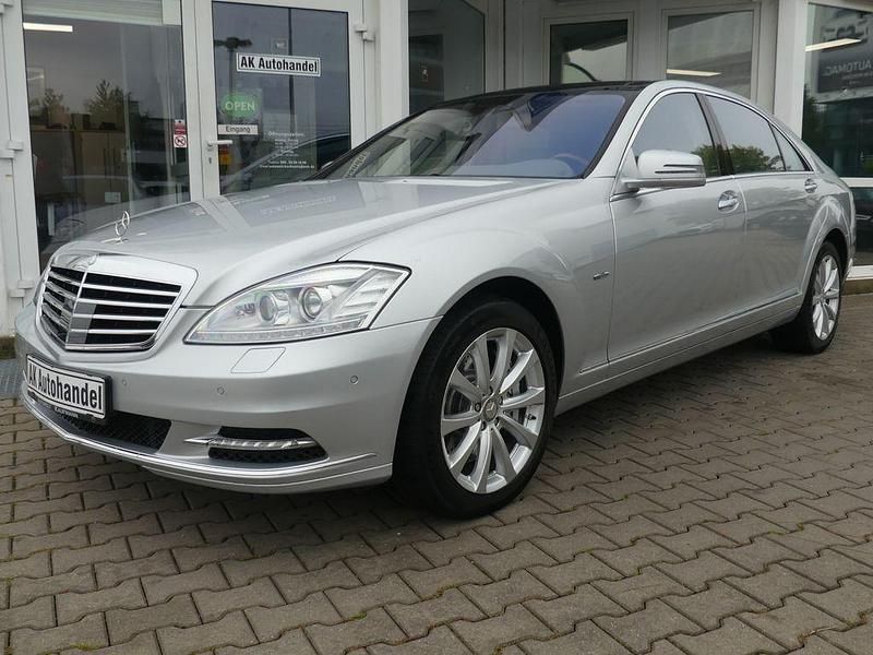 Silber Gebraucht 2012 Mercedes S500 Limousine | 28.590 € (Teuer) - Bild 1/4