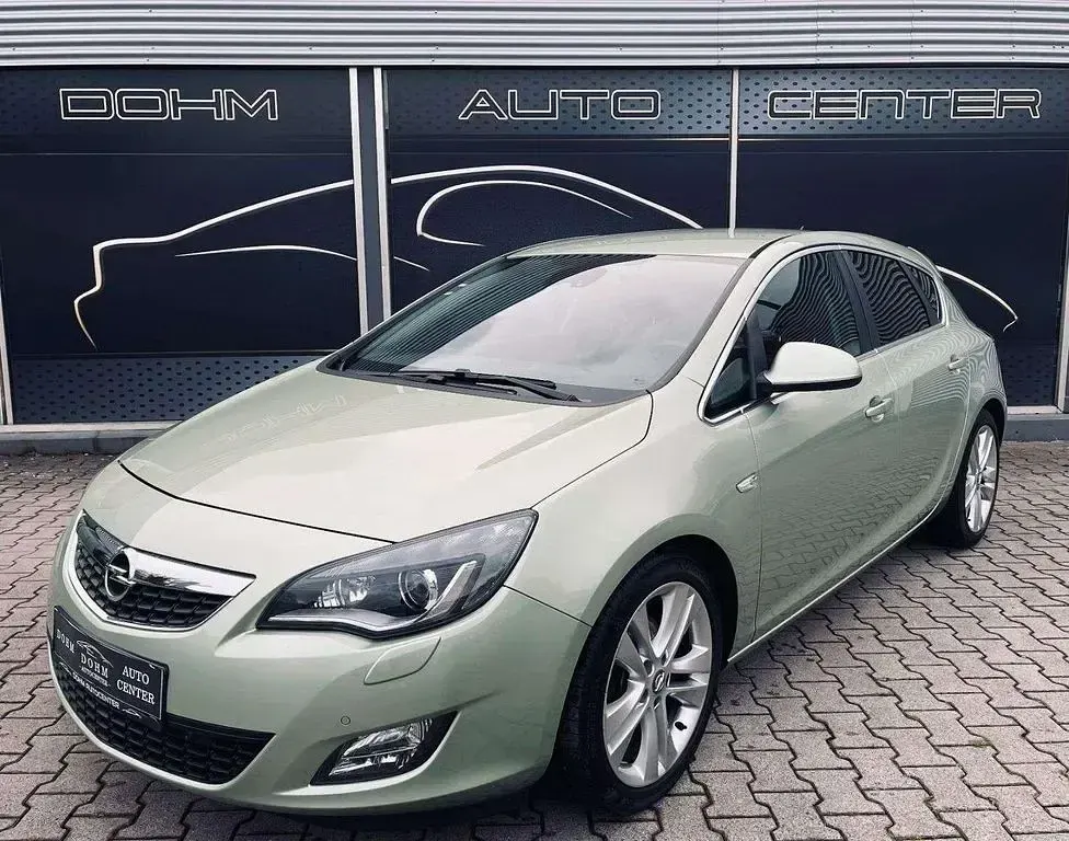 Gebraucht Opel Astra Innovation 179 PS (131 kW) 2010 Fresh mint Limousine