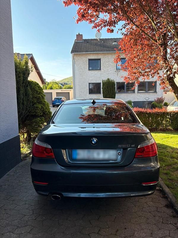 Gebraucht BMW 520 177 PS (130 kW) 2008 Grau Limousine