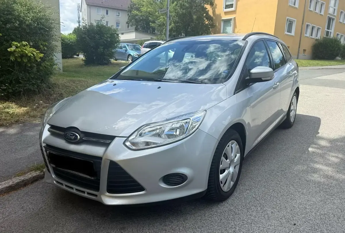 Gebraucht Ford Focus 115 PS (84 kW) 2014 Grau Limousine
