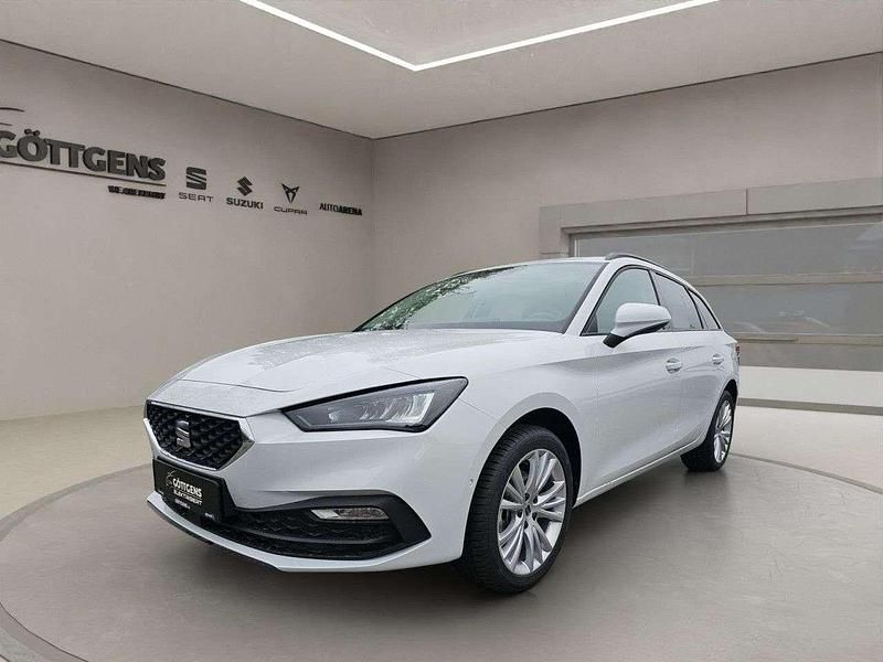 Glacial weiß metallic (weiß) Gebraucht 2024 Seat Leon Style Kombi | 27.290 € (Fairer Preis) - Bild 1/4