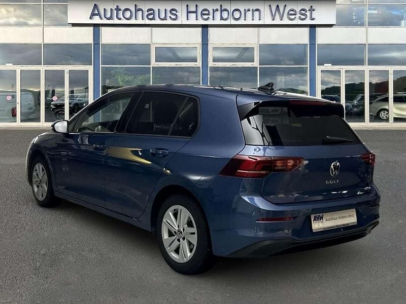 Gebraucht VW Golf VIII Life 150 PS (110 kW) 2025 Blau Limousine