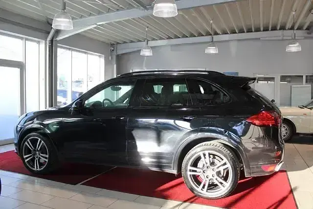Gebraucht Porsche Cayenne 245 PS (180 kW) 2012 Tiefschwarz SUV