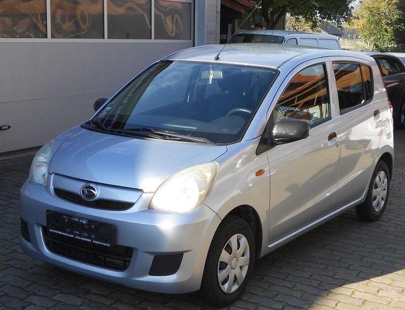 Silber Gebraucht 2009 Daihatsu Cuore Kleinwagen | 4.850 € (Teuer) - Bild 1/4