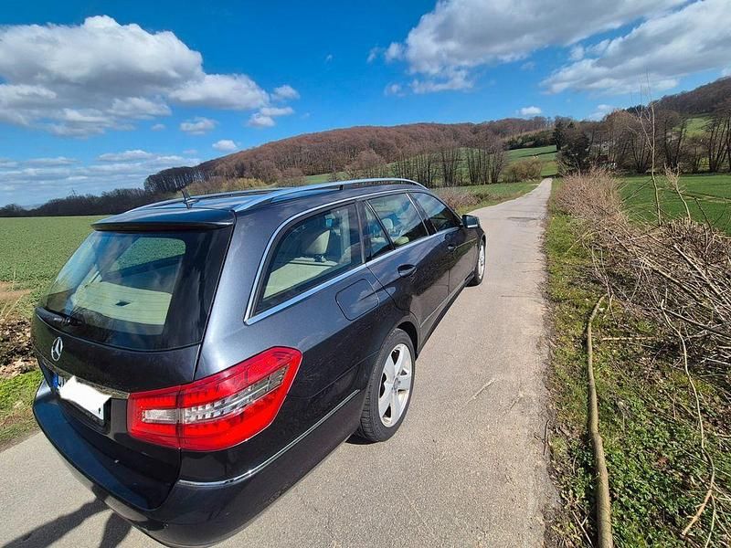 Gebraucht Mercedes E220 170 PS (125 kW) 2010 Grau Kombi