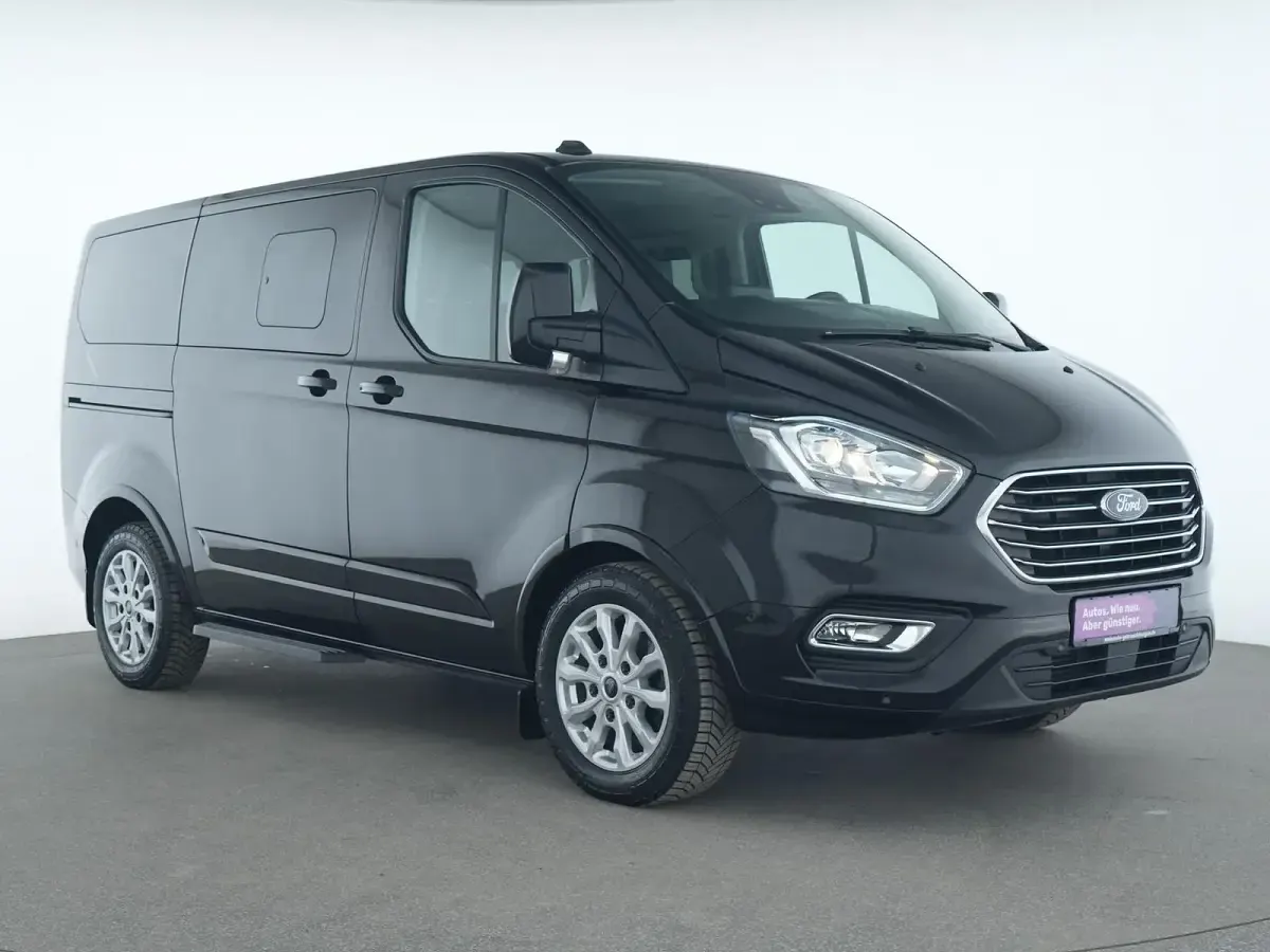 Gebraucht Ford Tourneo Titanium 131 PS (96 kW) 2021 Obsidian schwarz Van / Kleinbus