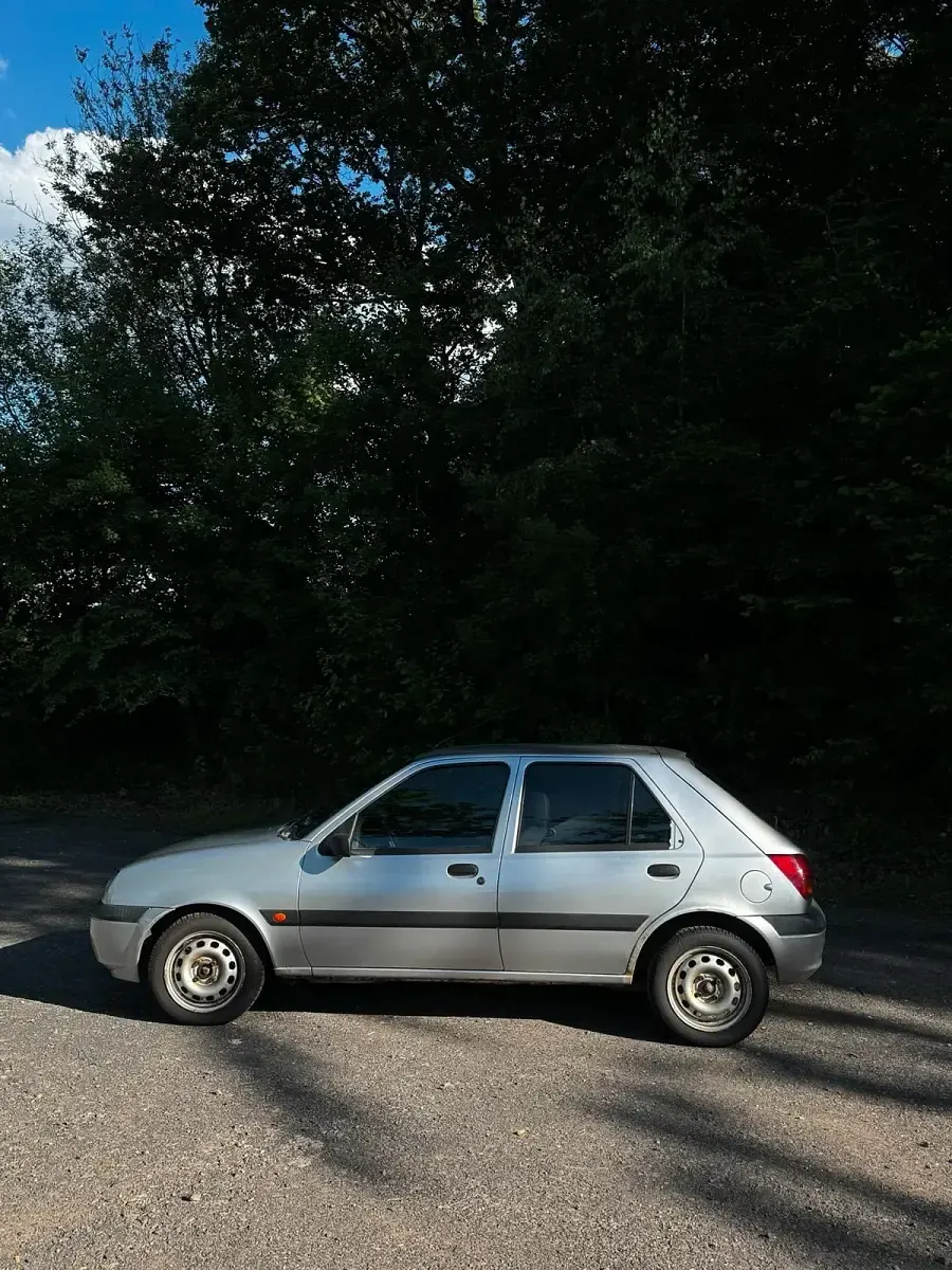 Gebraucht Ford Fiesta 60 PS (44 kW) 2000 Silber Kleinwagen