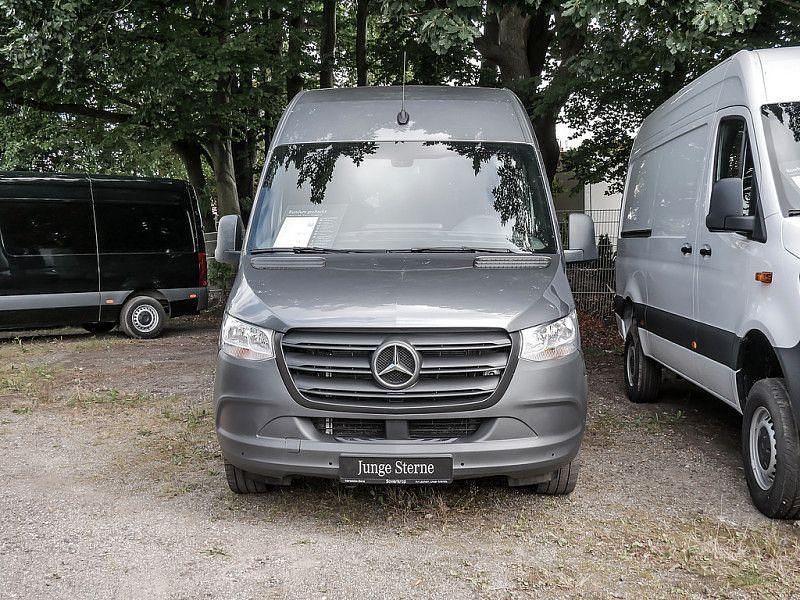 Gebraucht Mercedes Sprinter 170 PS (125 kW) 2023 Grau Van