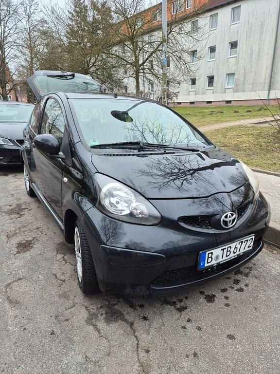 Gebraucht Toyota Aygo 68 PS (50 kW) 2008 Schwarz Kleinwagen