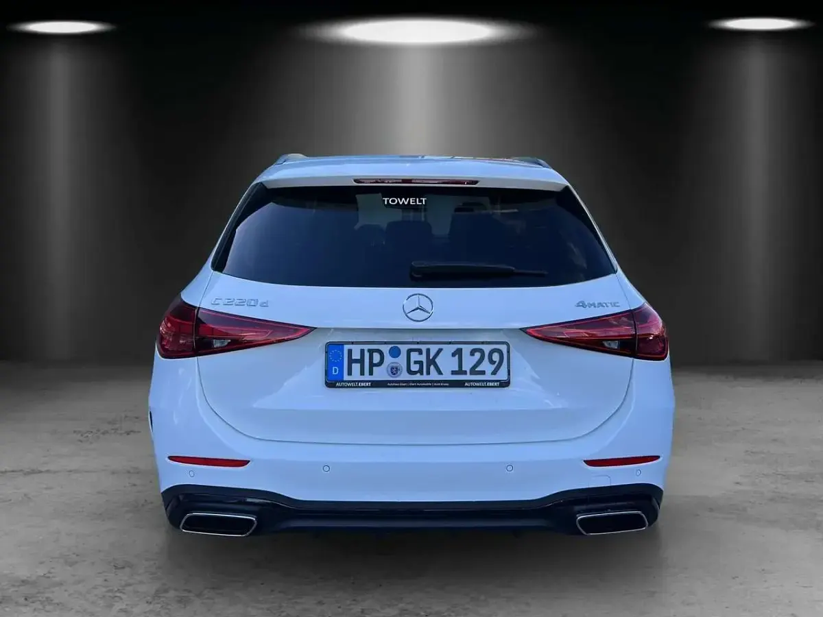 Gebraucht Mercedes C220 AMG 197 PS (144 kW) 2025 Weiß Limousine