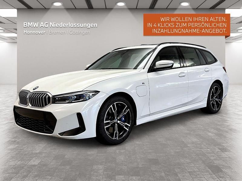 Weiß Gebraucht 2024 BMW 330e M Sport Kombi | 47.900 € (Fairer Preis) - Bild 1/4