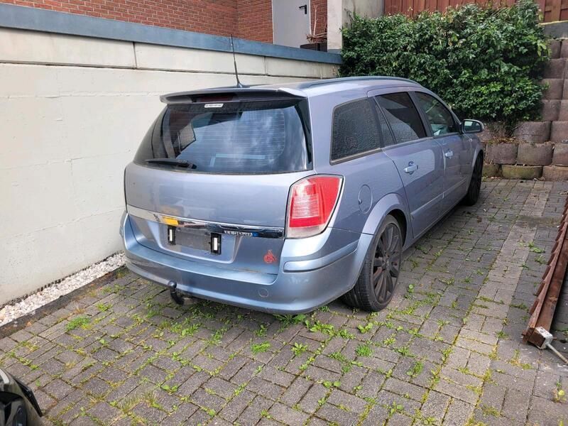 Silber Gebraucht 2005 Opel Astra OPC Kombi | 2.499 € (Fairer Preis) - Bild 1/4