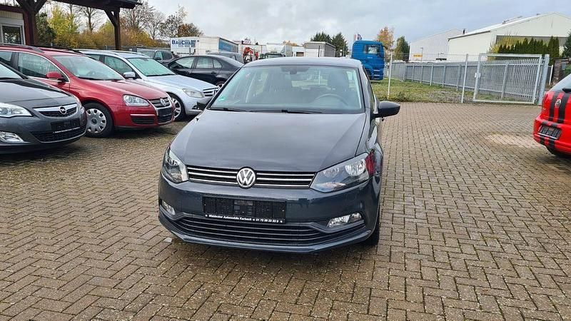 Grau Gebraucht 2016 VW Polo Trendline Limousine | 7.499 € (Etwas zu teuer) - Bild 1/4