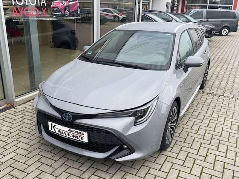 Manhattengrau met. Gebraucht 2021 Toyota Corolla Team Kombi | 22.900 € (Guter Preis) - Bild 1/4