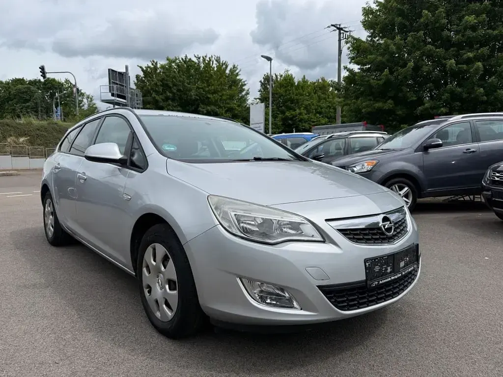 Gebraucht Opel Astra Design Edition 140 PS (102 kW) 2011 Silber Kombi