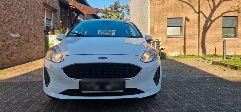 Weiß Gebraucht 2018 Ford Fiesta Kleinwagen | 7.000 € (Superpreis) - Bild 1/4